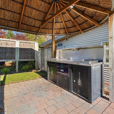 Tasman Holiday Parks - Те-Анау Екстер'єр фото Outdoor kitchen