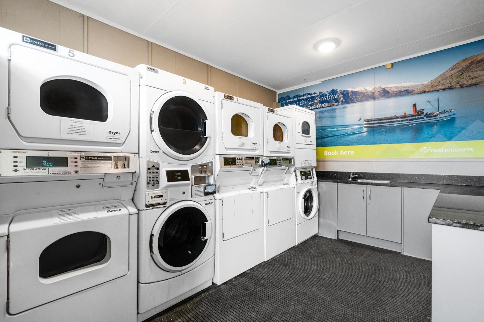 Tasman Holiday Parks - Те-Анау Екстер'єр фото Laundry facilities at the University of Waikato's E H Whitmore House